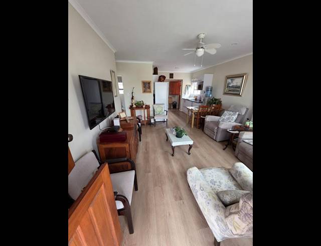2 BEDROOM TOWNHOUSE FOR SALE IN JEFFREYS BAY CENTRAL